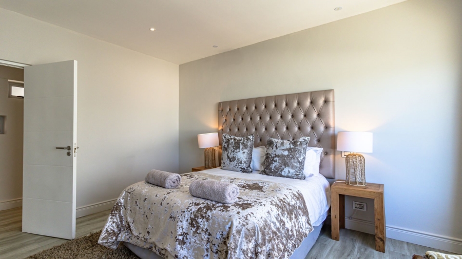 6 Bedroom Property for Sale in Myburgh Park Western Cape